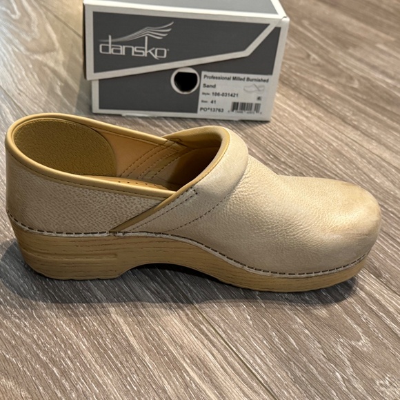 Dansko - Sand Milled Professional Clogs - size 41 - like new! - Picture 4 of 14